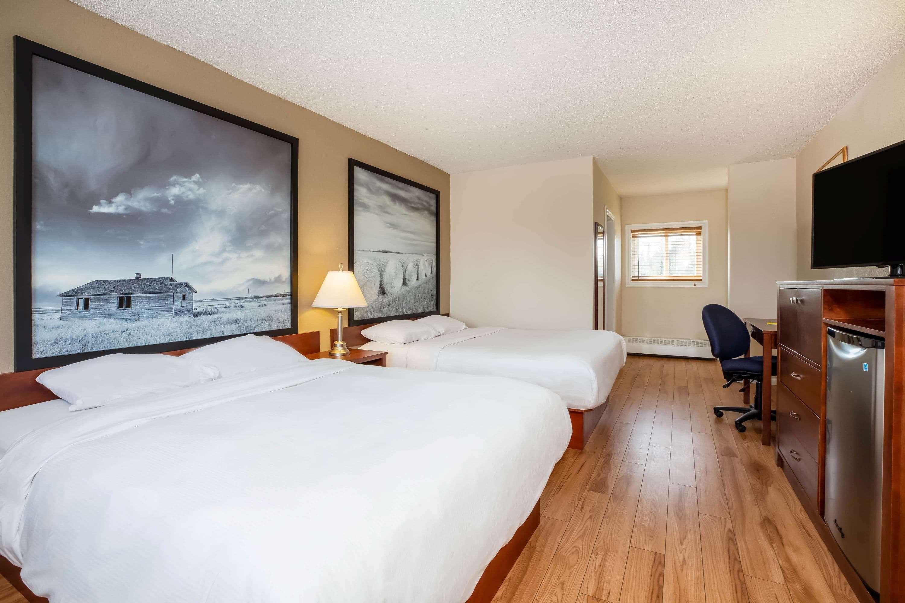 Super 8 By Wyndham Smoky Lake Exterior foto