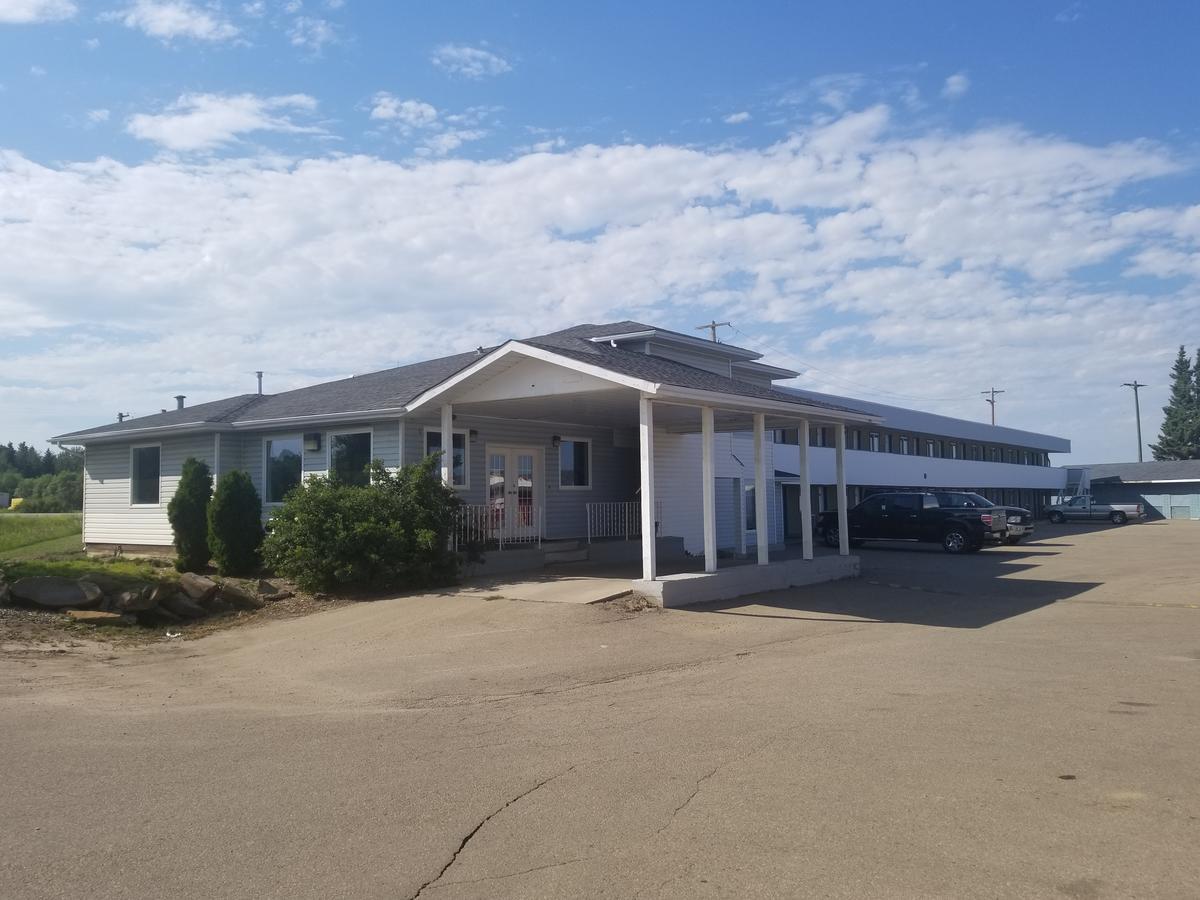 Super 8 By Wyndham Smoky Lake Exterior foto